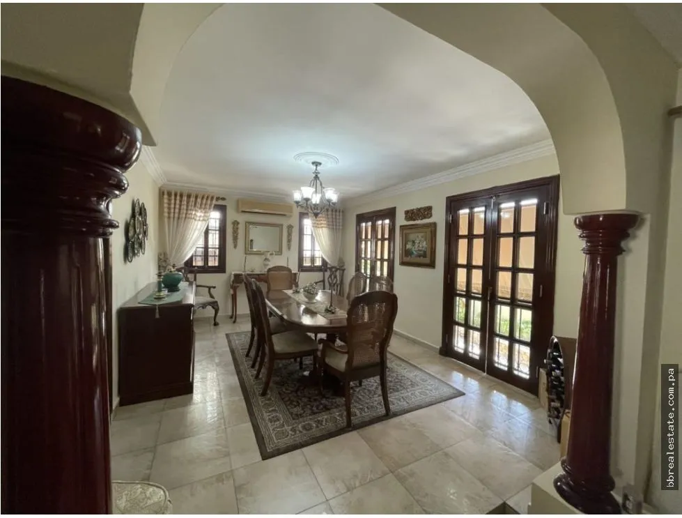 House for Sale in La Alameda