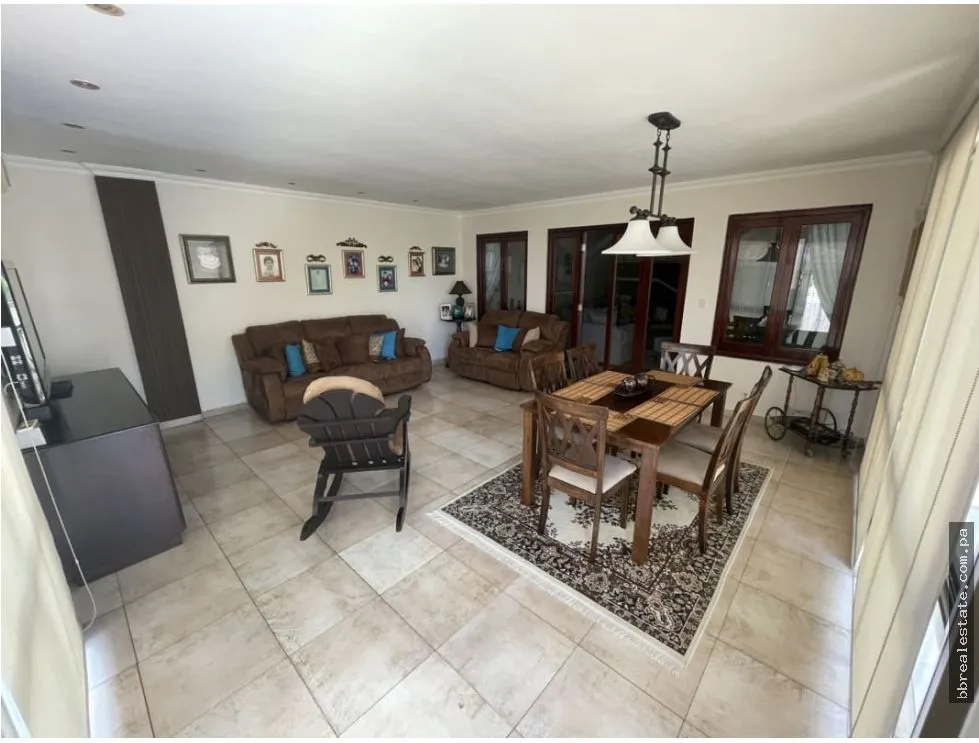 House for Sale in La Alameda