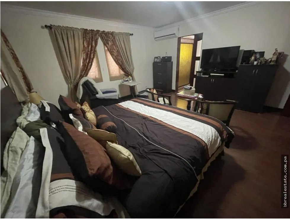 House for Sale in La Alameda
