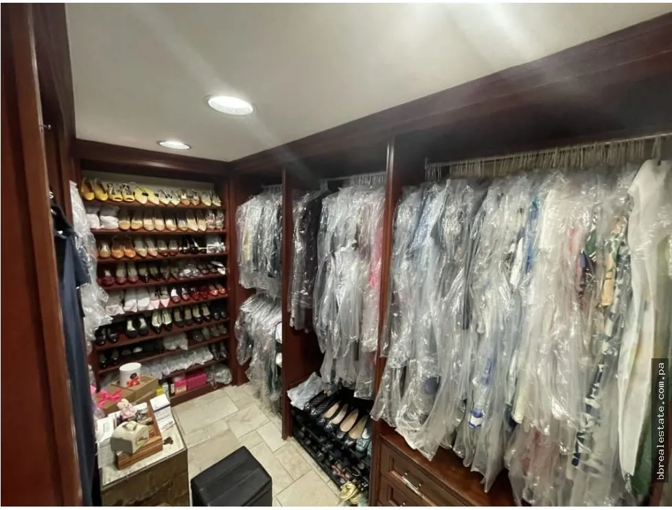 House for Sale in La Alameda