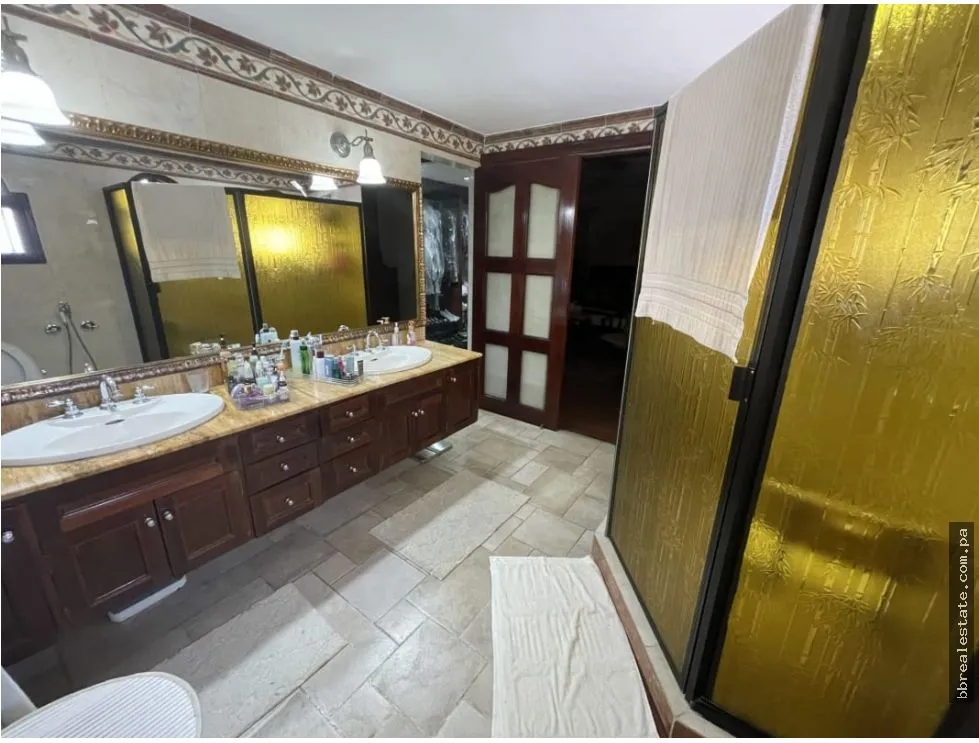 House for Sale in La Alameda
