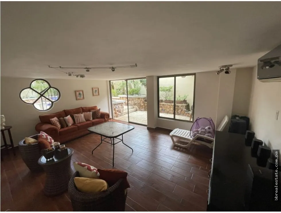 House for Sale in La Alameda