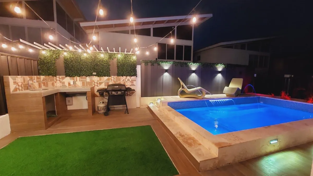 CASA DE DOS PISOS CERCA DE LA PLAYA, CORONADO
