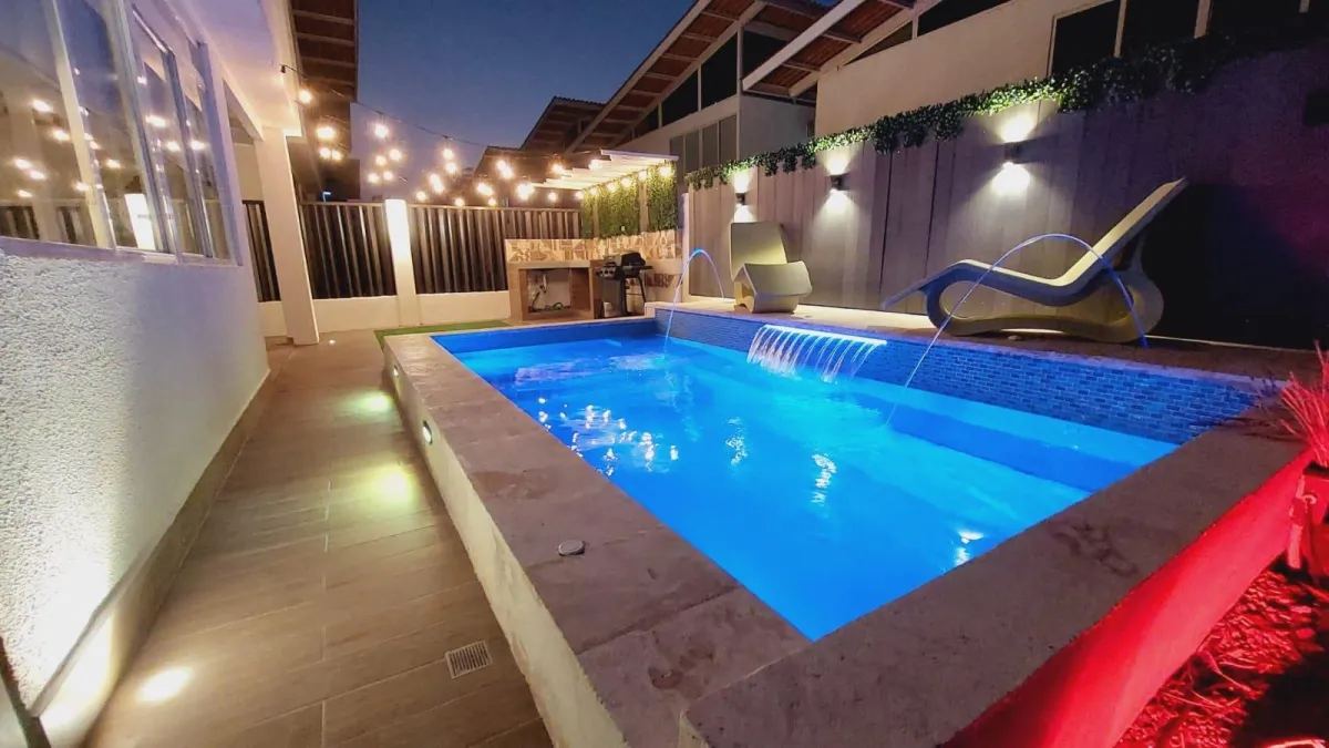 CASA DE DOS PISOS CERCA DE LA PLAYA, CORONADO
