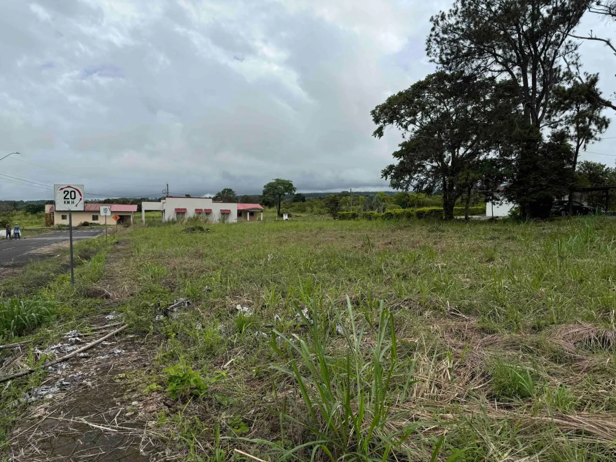 SE VENDE TERRENO COMERCIAL EN LA CARRETERA DAVID-BOQUETE