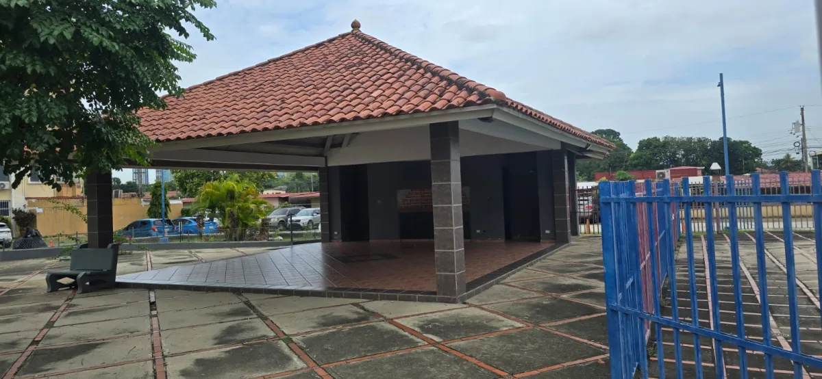 Venta de apartamento en Parque del Este, Campo Limberg. MY