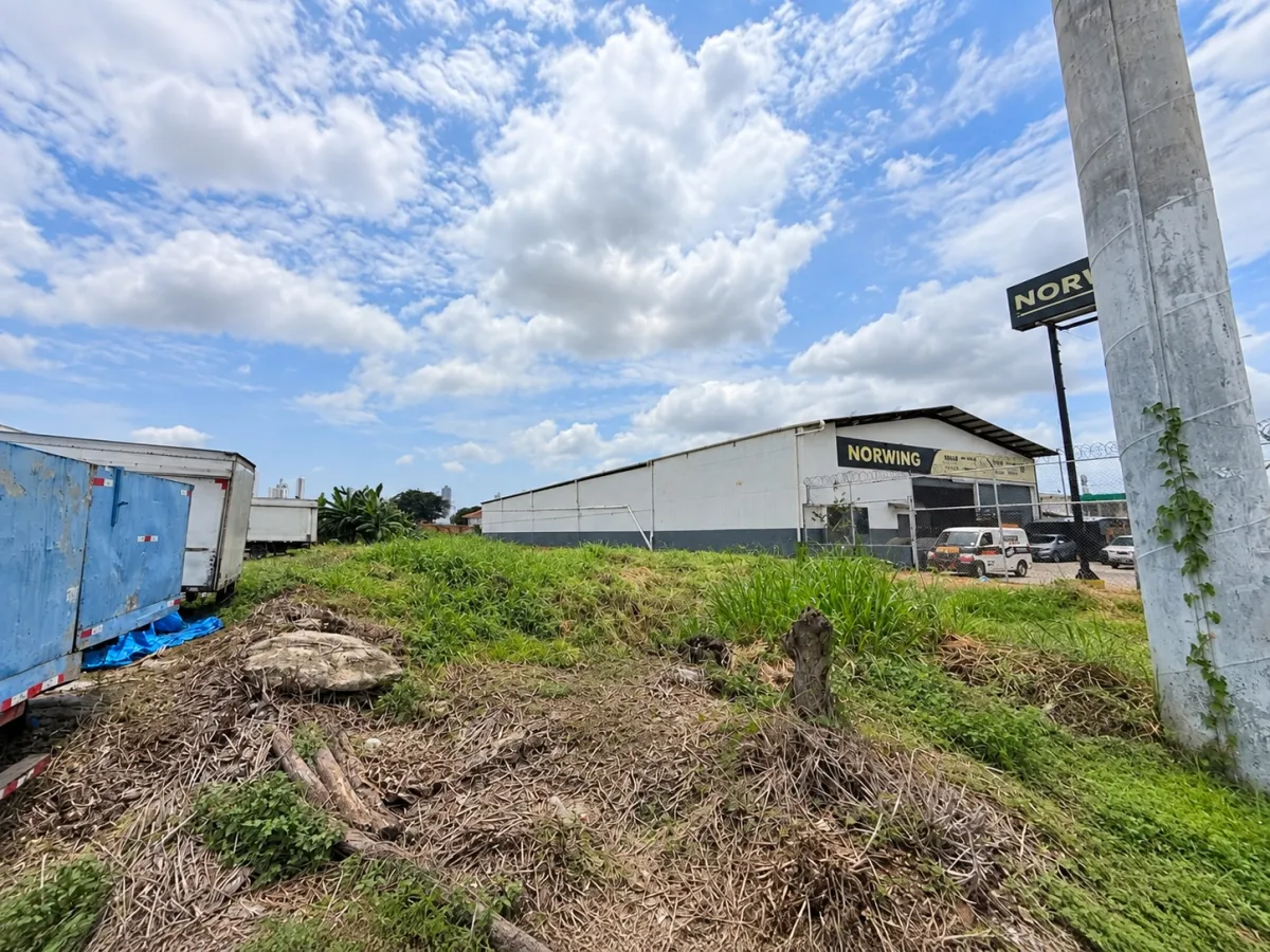Land for sale on José Agustín Arango Avenue