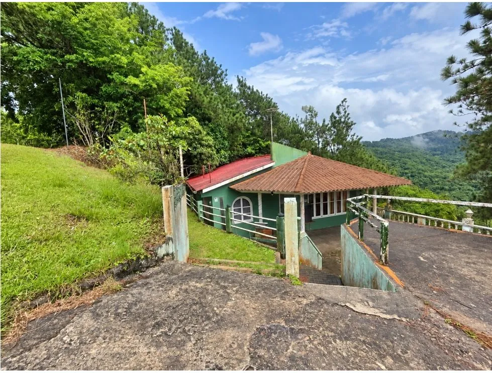Venta de casa en Altos de Cerro Azul. MY