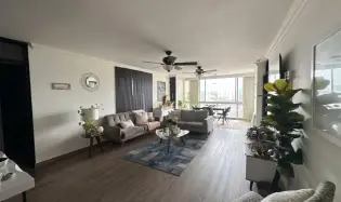 Venta apartamento c/ 2 estacionamientos + 1 dep PH Sky Level (Hato Pintado)