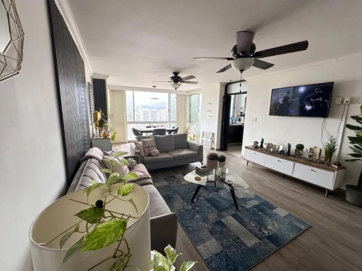 Venta apartamento c/ 2 estacionamientos + 1 dep PH Sky Level (Hato Pintado)