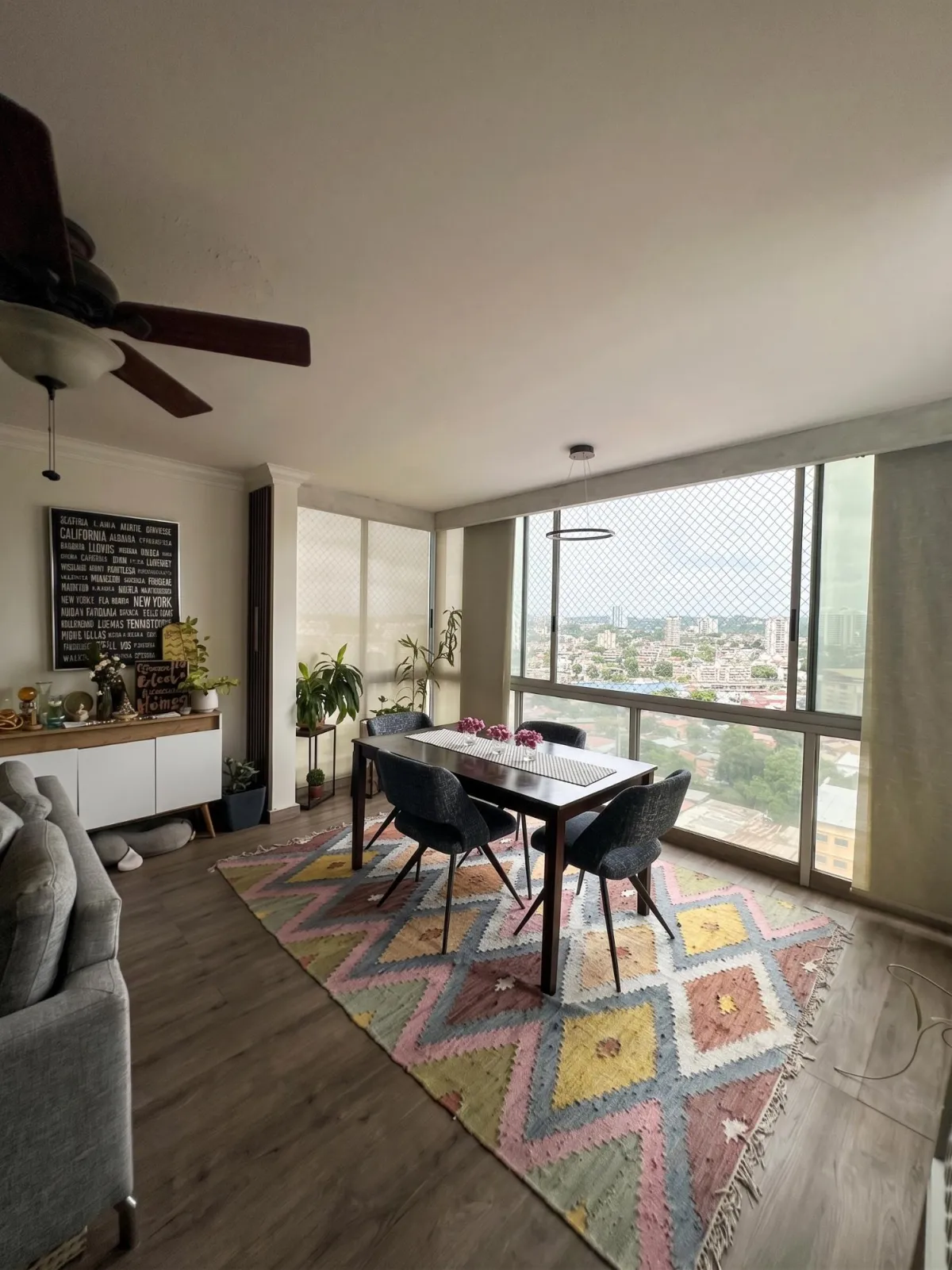 Venta apartamento c/ 2 estacionamientos + 1 dep PH Sky Level (Hato Pintado)