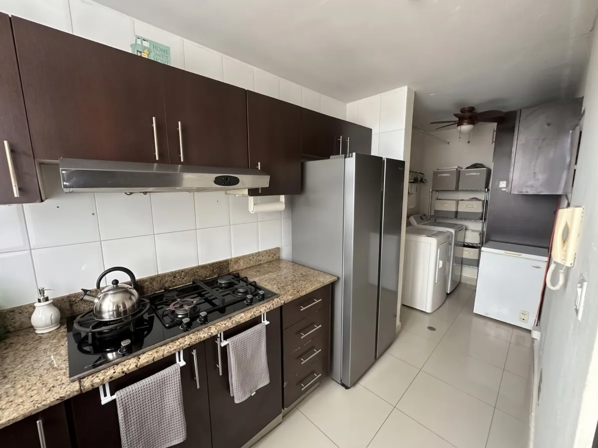 Venta apartamento c/ 2 estacionamientos + 1 dep PH Sky Level (Hato Pintado)