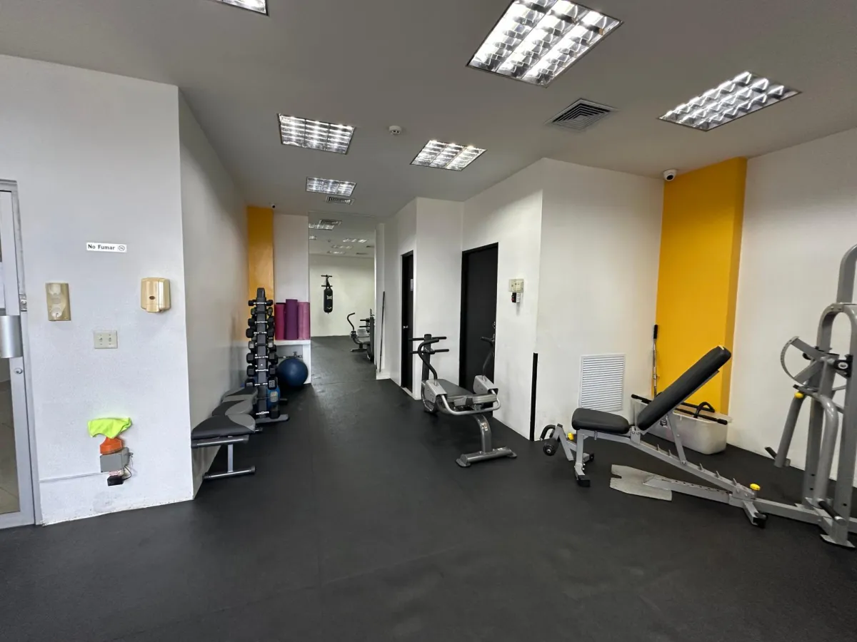 Venta apartamento c/ 2 estacionamientos + 1 dep PH Sky Level (Hato Pintado)