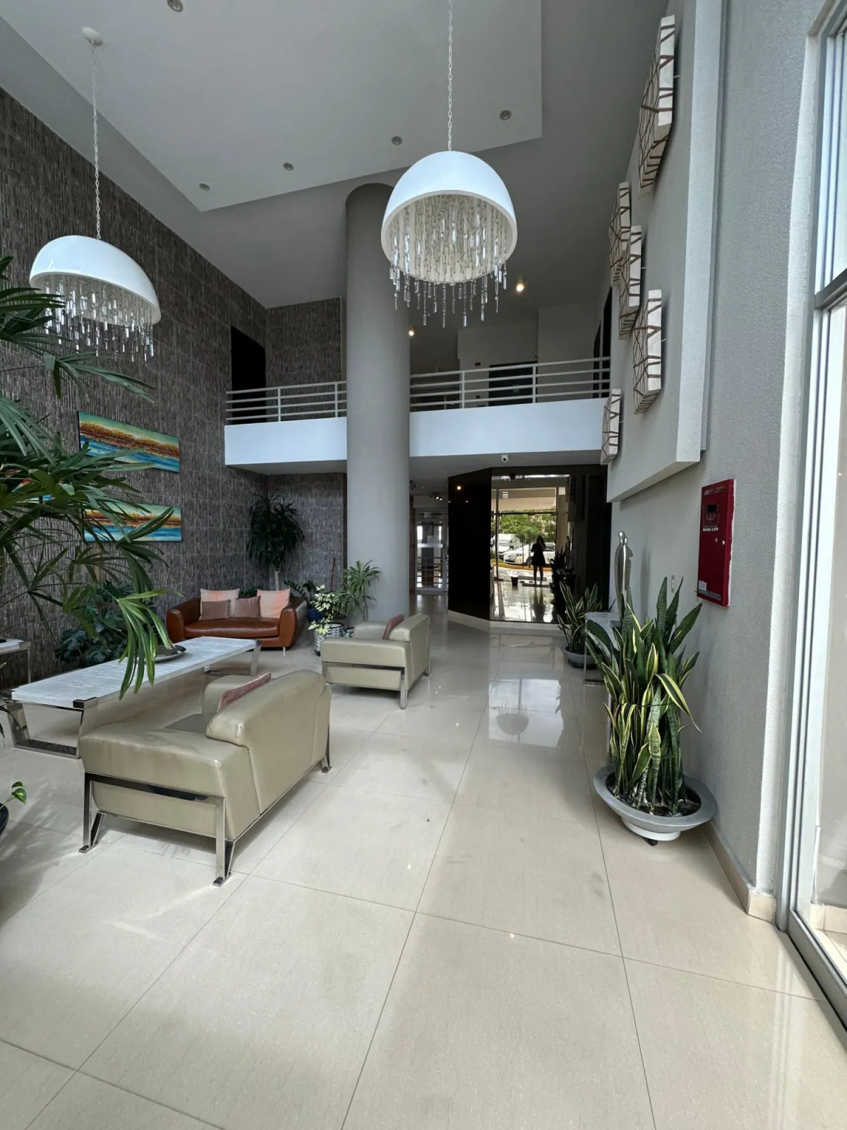 Venta apartamento c/ 2 estacionamientos + 1 dep PH Sky Level (Hato Pintado)