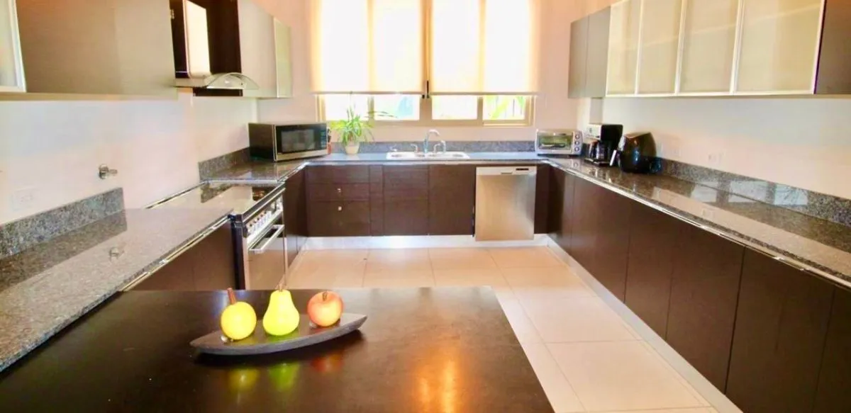 FAIRWAY ESTATES NIVEL WOW!!