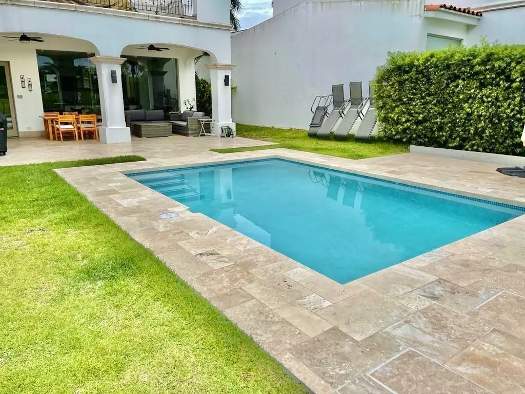 FAIRWAY ESTATES NIVEL WOW!!