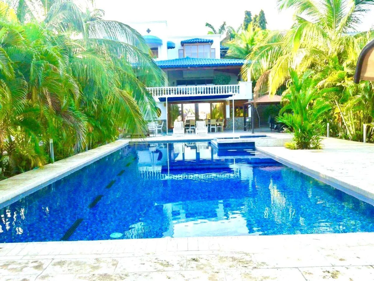 LIVING OCEANFRONT IN PLAYA BLANCA