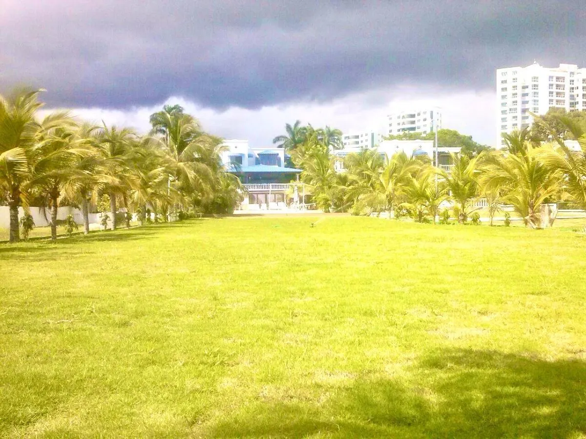 LIVING OCEANFRONT IN PLAYA BLANCA