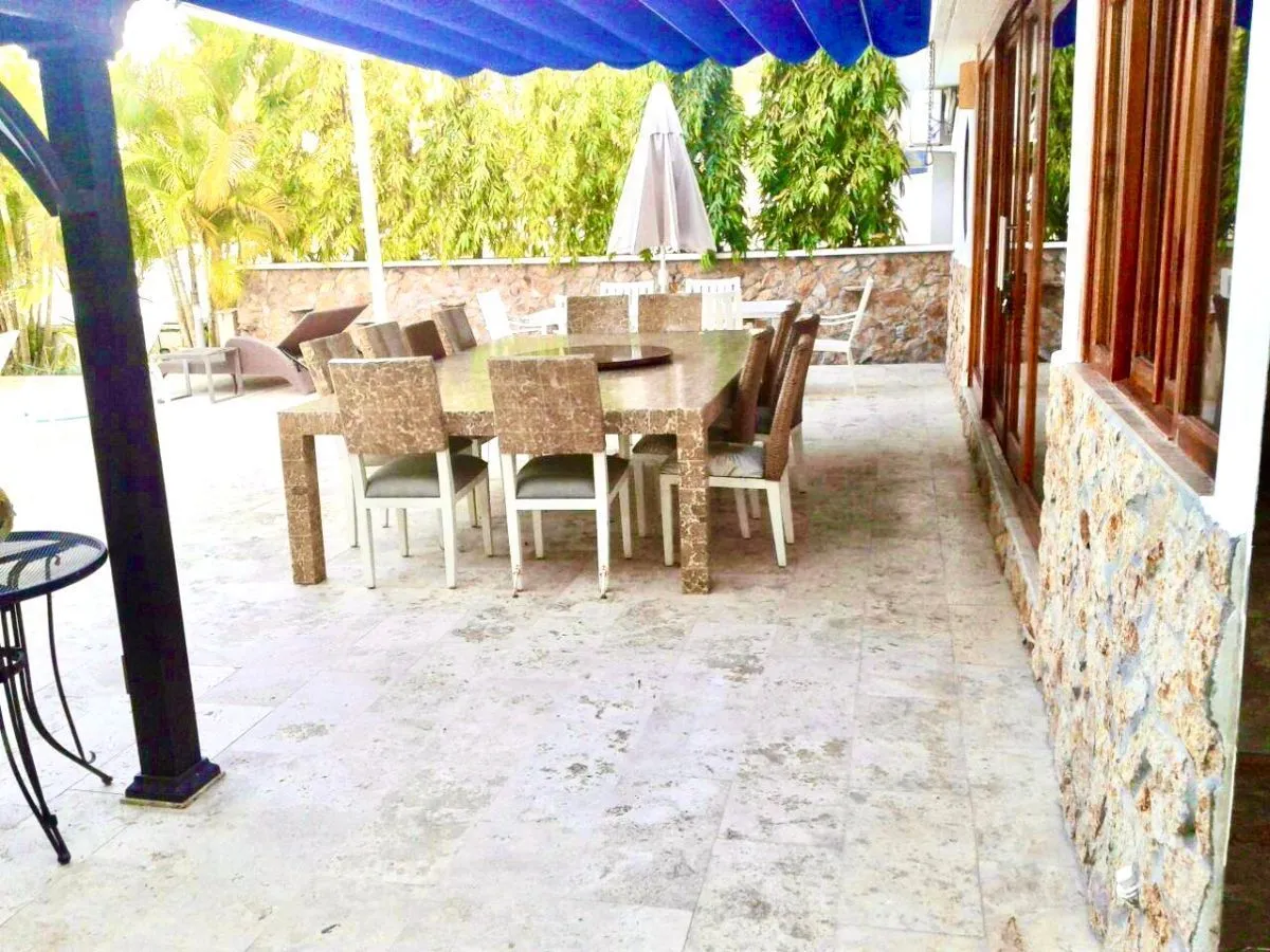 LIVING OCEANFRONT IN PLAYA BLANCA