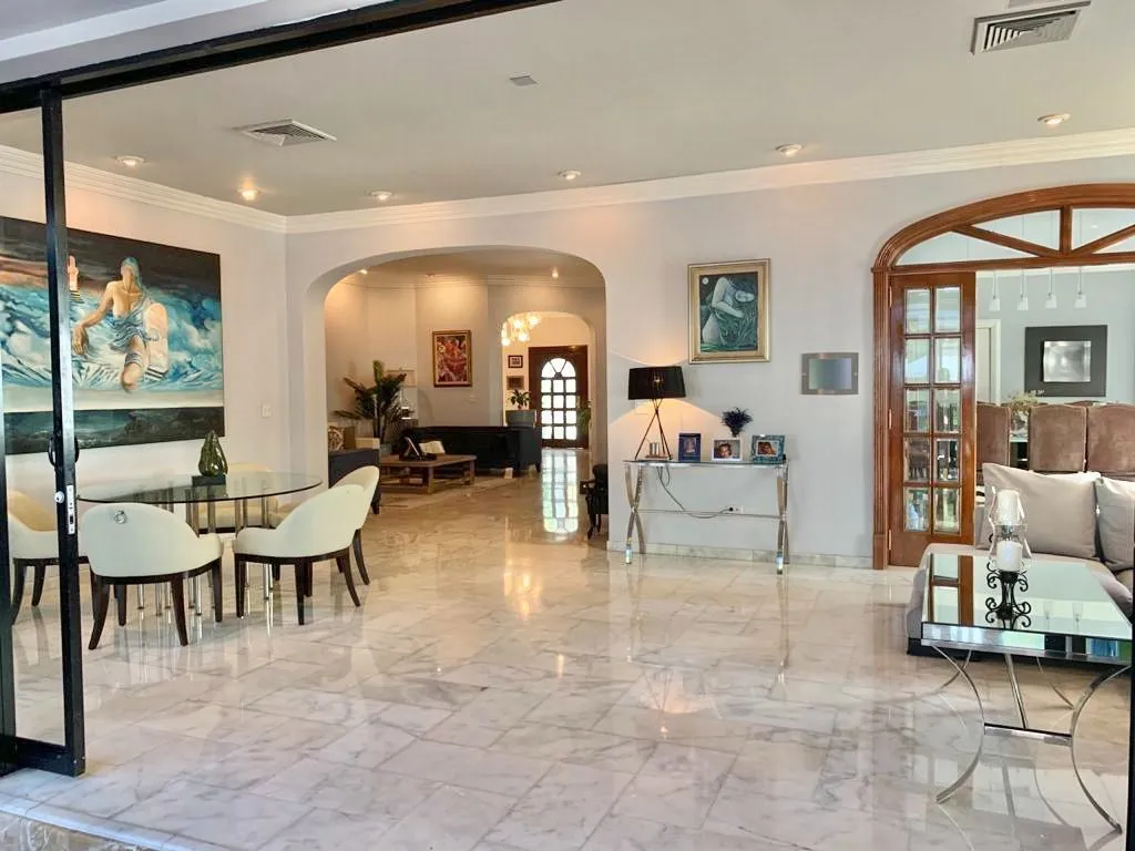 MANSION EN ALTOS DEL GOLF DE REVISTA