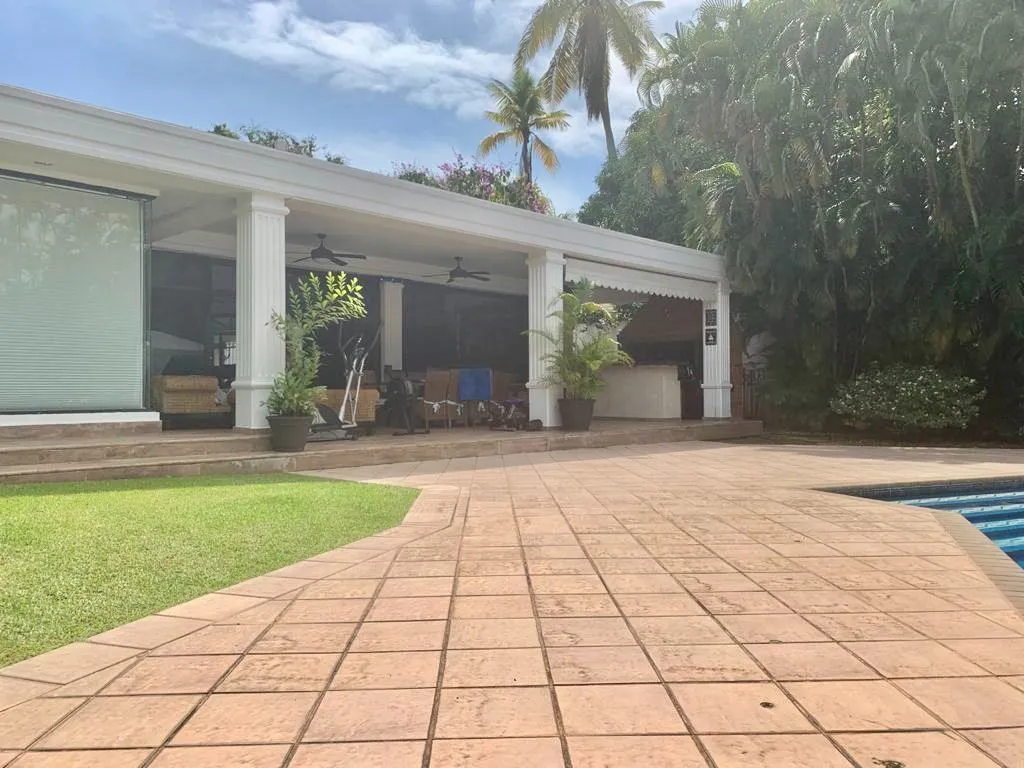 MANSION EN ALTOS DEL GOLF DE REVISTA