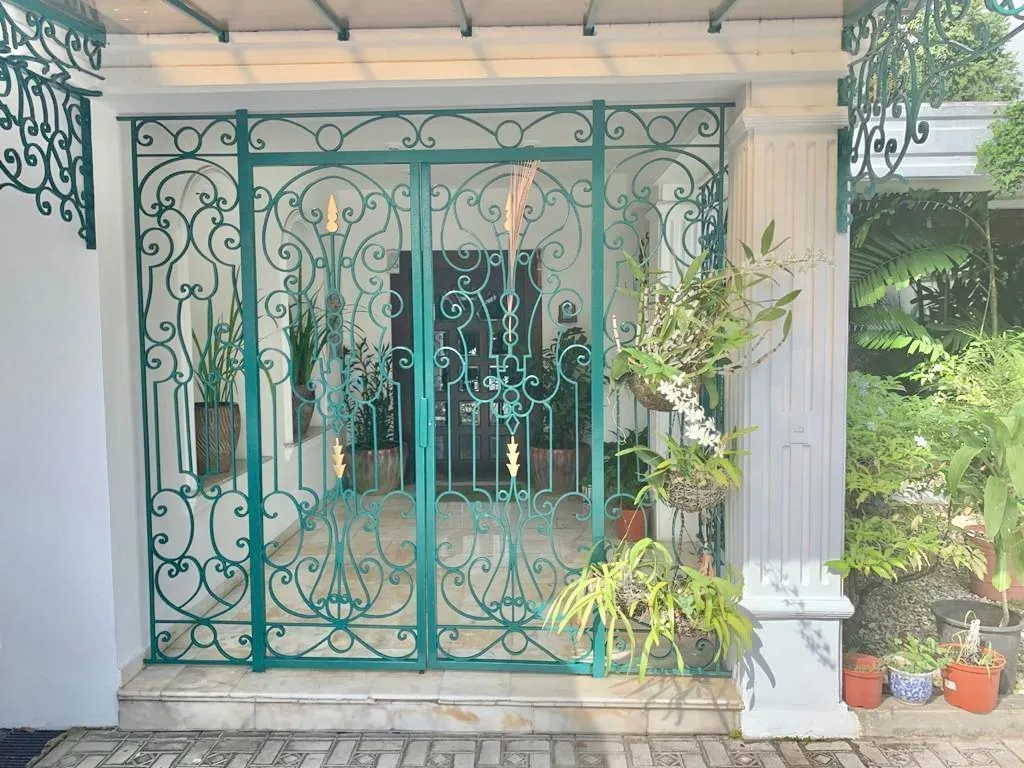 MANSION EN ALTOS DEL GOLF DE REVISTA