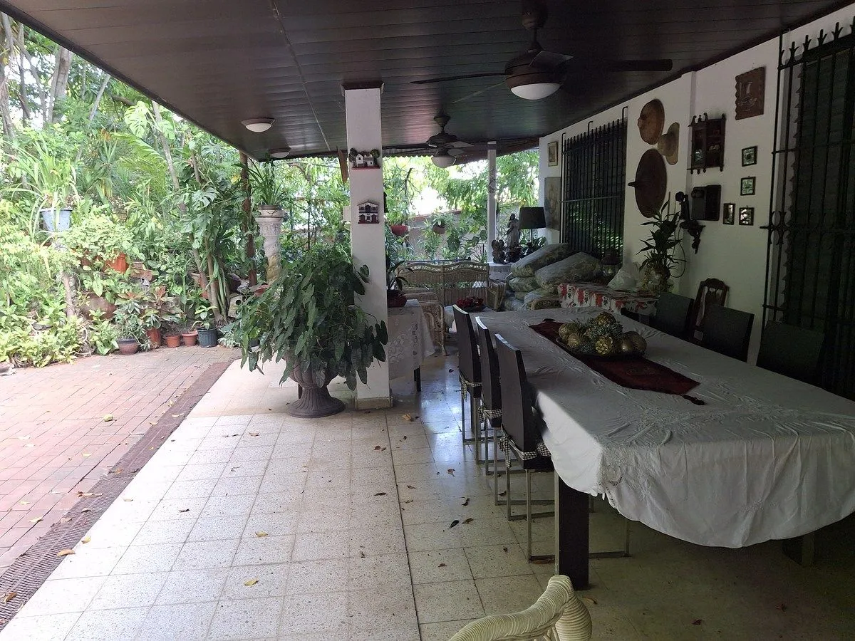 Hato Pintado amplia casa 5 cuartos con patio