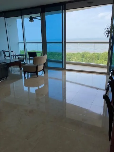 PEARL AT THE SEA