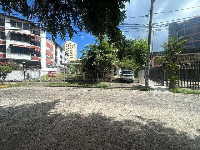 LAND SALE WITH HOUSE 1,337 M2 R2B EL CARMEN