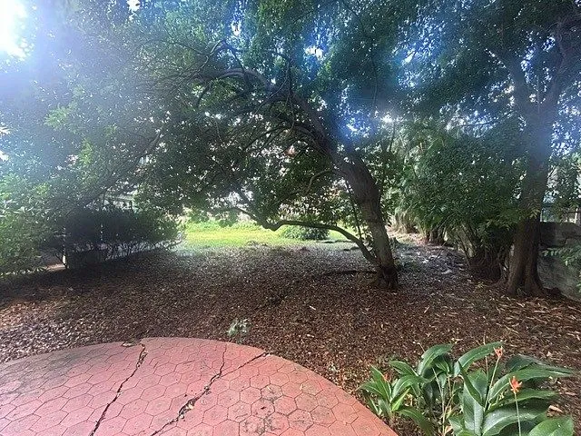 LAND SALE WITH HOUSE 1,337 M2 R2B EL CARMEN