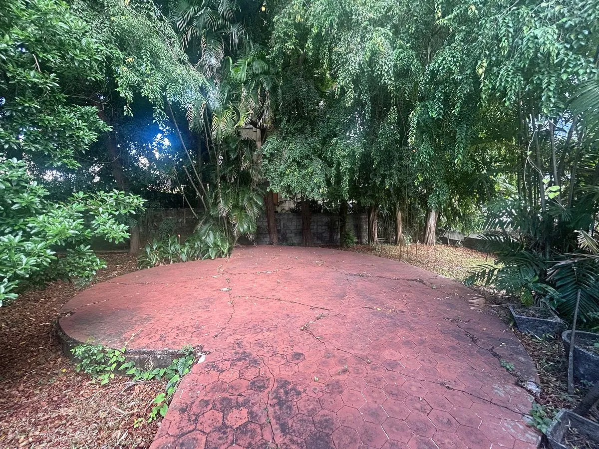 LAND SALE WITH HOUSE 1,337 M2 R2B EL CARMEN
