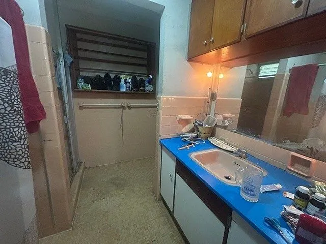 LAND SALE WITH HOUSE 1,337 M2 R2B EL CARMEN
