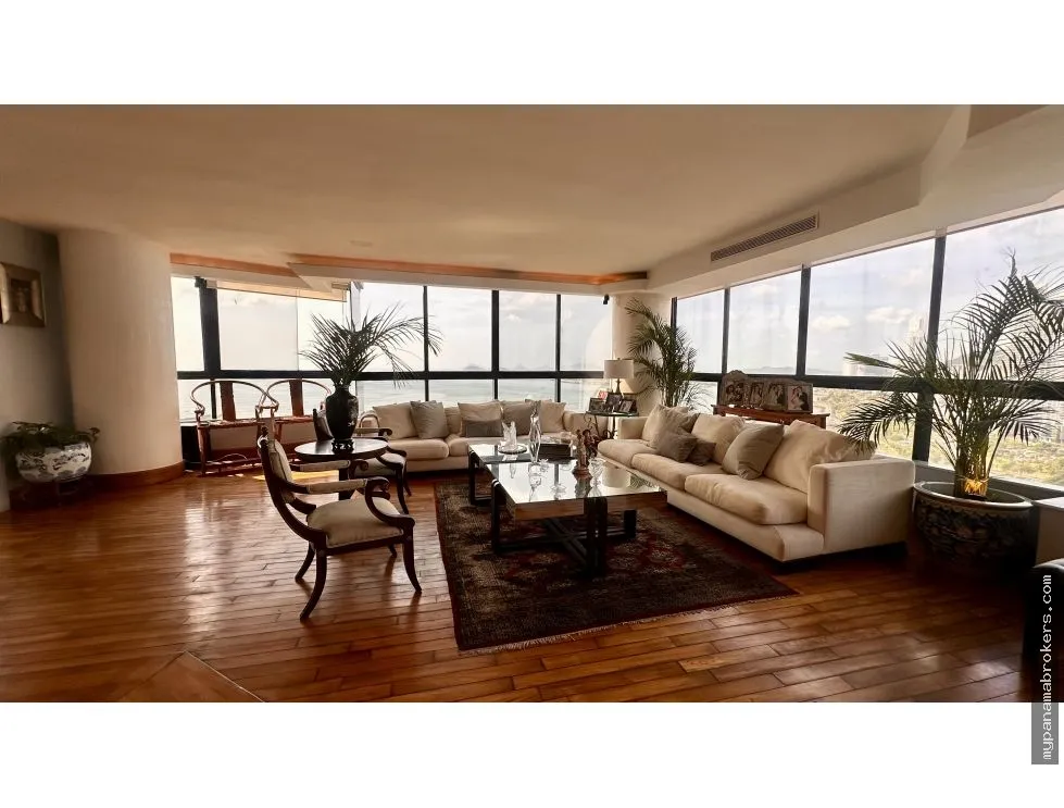 Apartment for Sale on Avenida Balboa, Panama