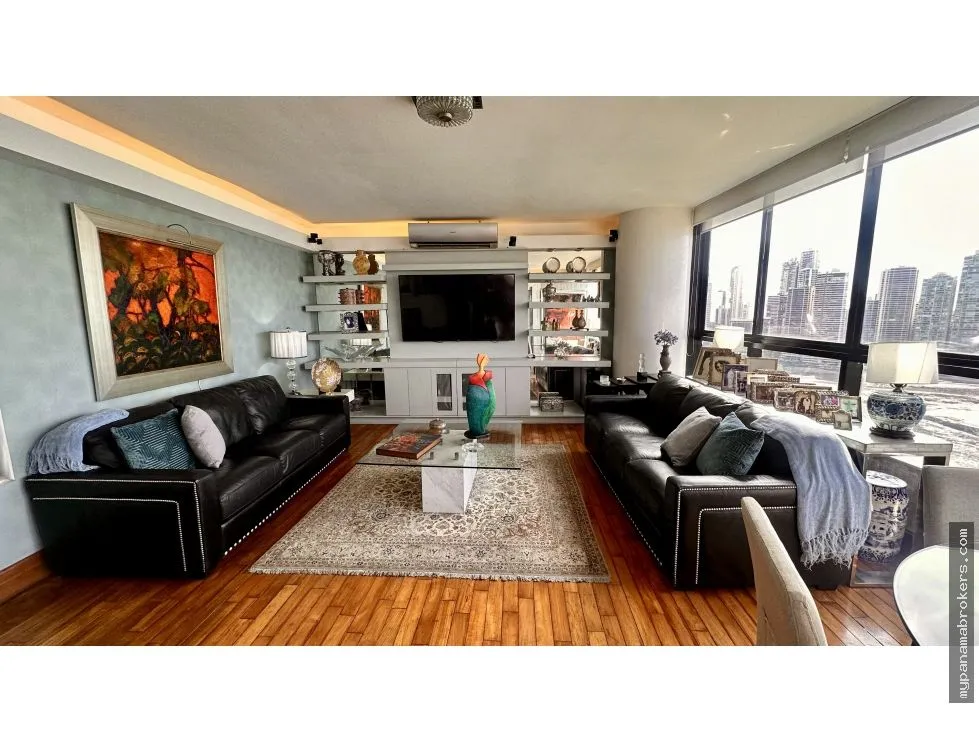 Apartment for Sale on Avenida Balboa, Panama