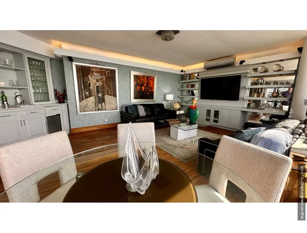 Apartment for Sale on Avenida Balboa, Panama