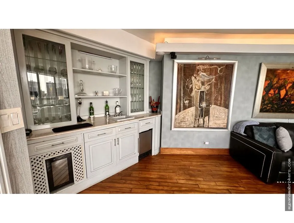 Apartment for Sale on Avenida Balboa, Panama