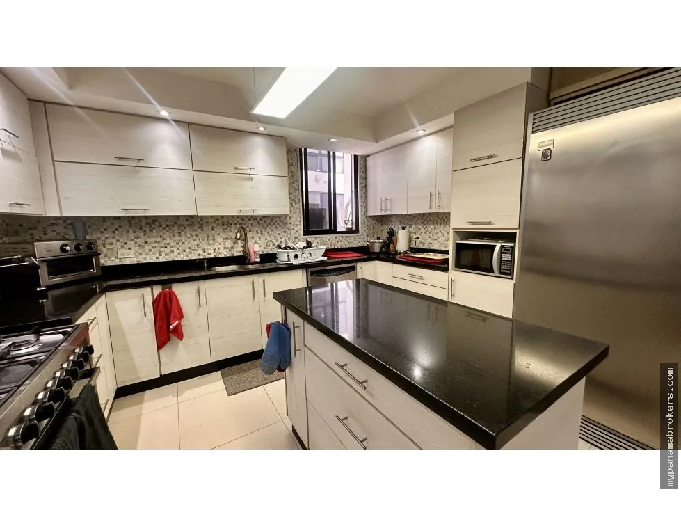 Apartment for Sale on Avenida Balboa, Panama