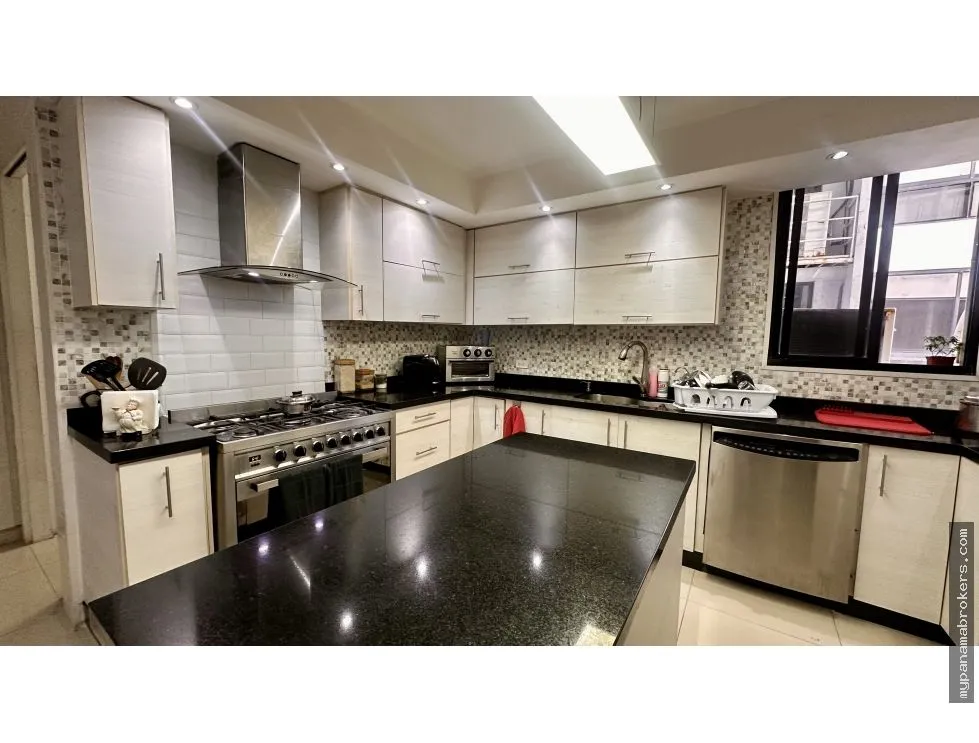 Apartment for Sale on Avenida Balboa, Panama