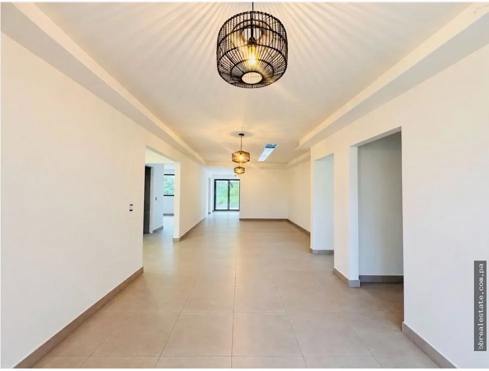 Sale of New House in Malibu Residential, Gorgona