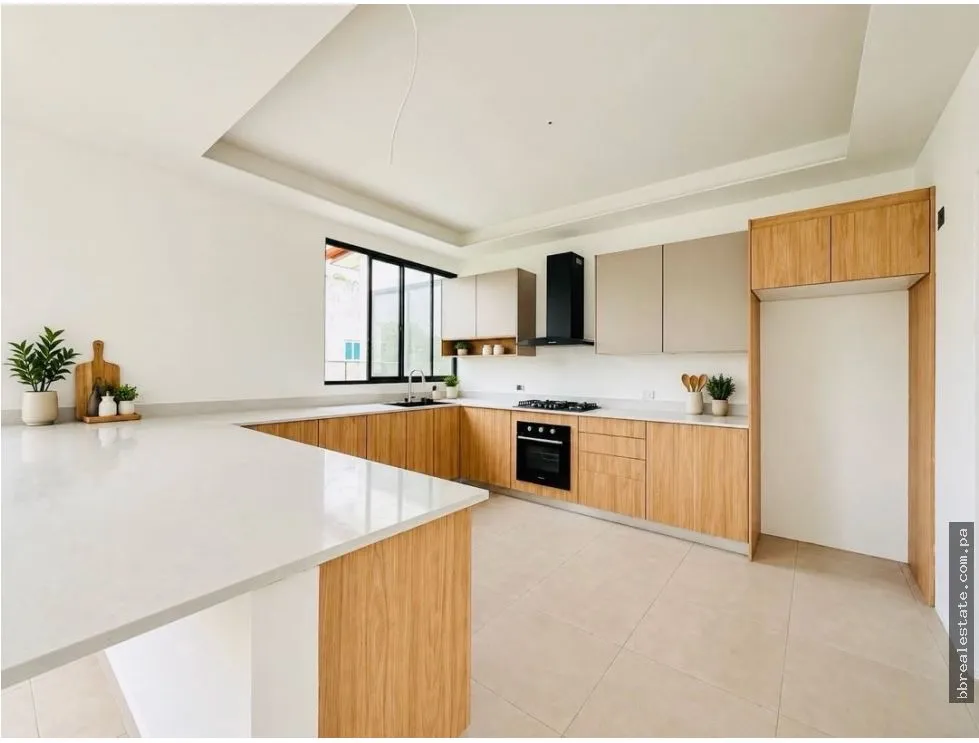Sale of New House in Malibu Residential, Gorgona