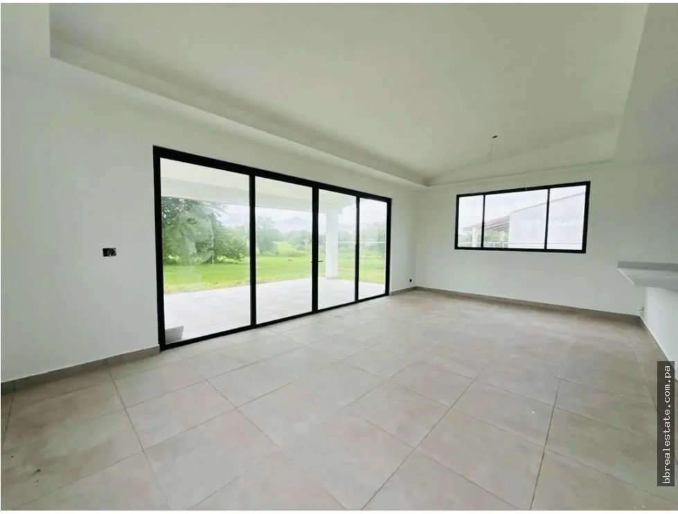 Sale of New House in Malibu Residential, Gorgona