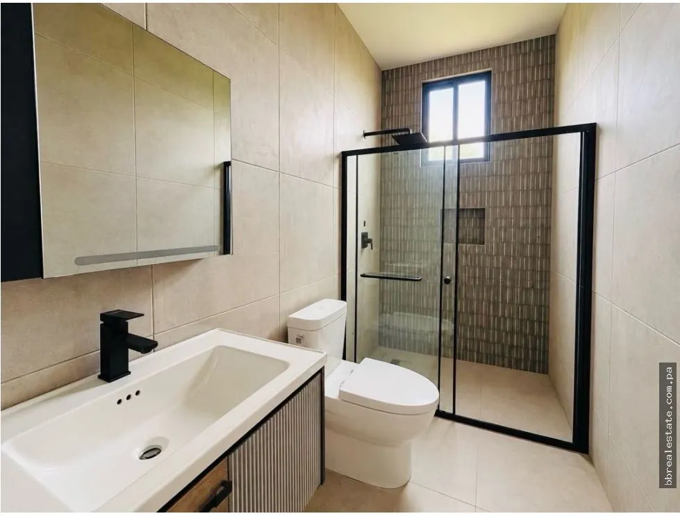 Sale of New House in Malibu Residential, Gorgona