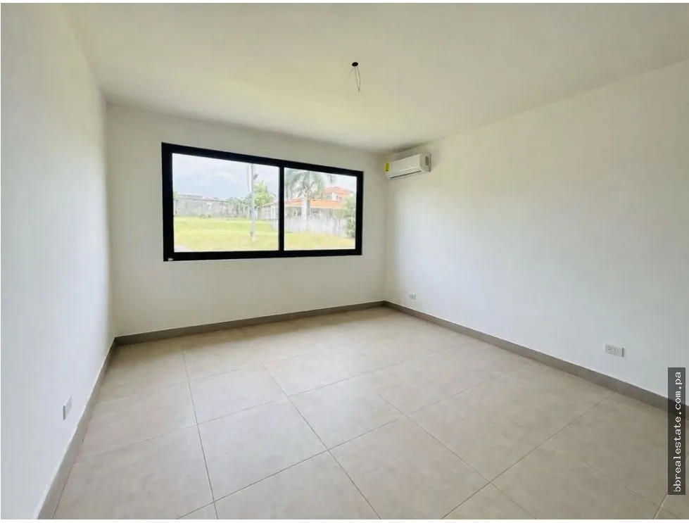 Sale of New House in Malibu Residential, Gorgona