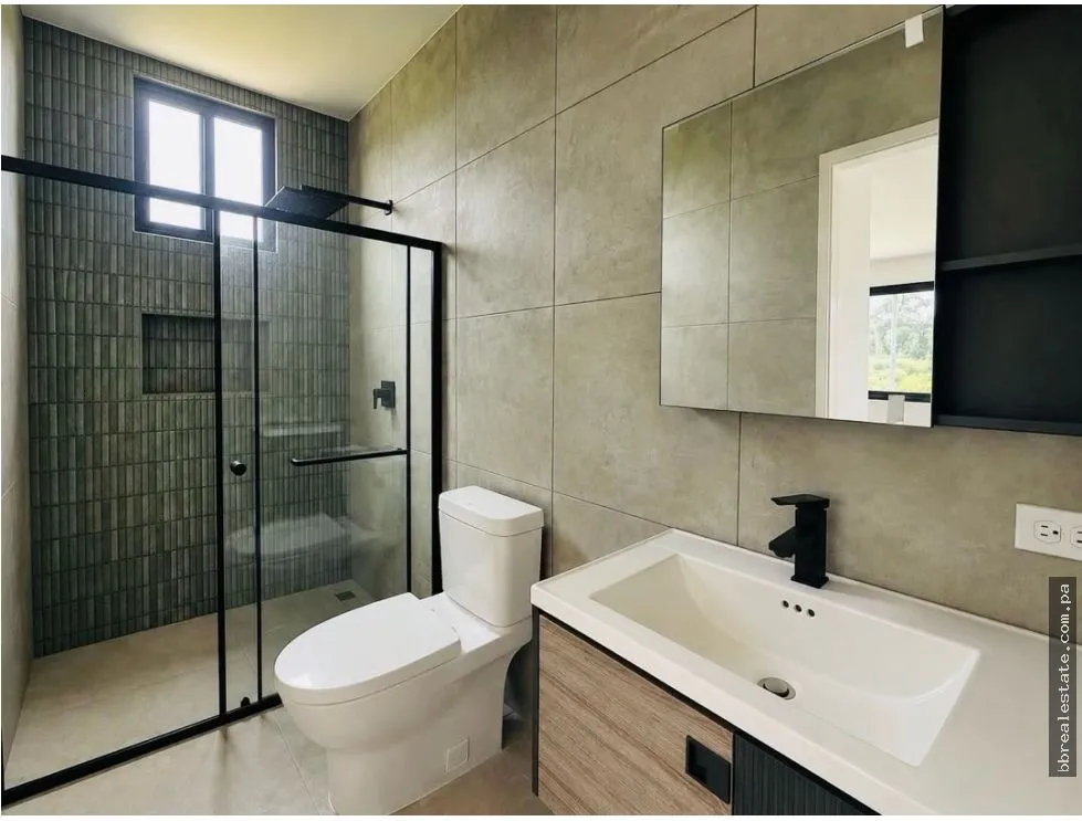 Sale of New House in Malibu Residential, Gorgona