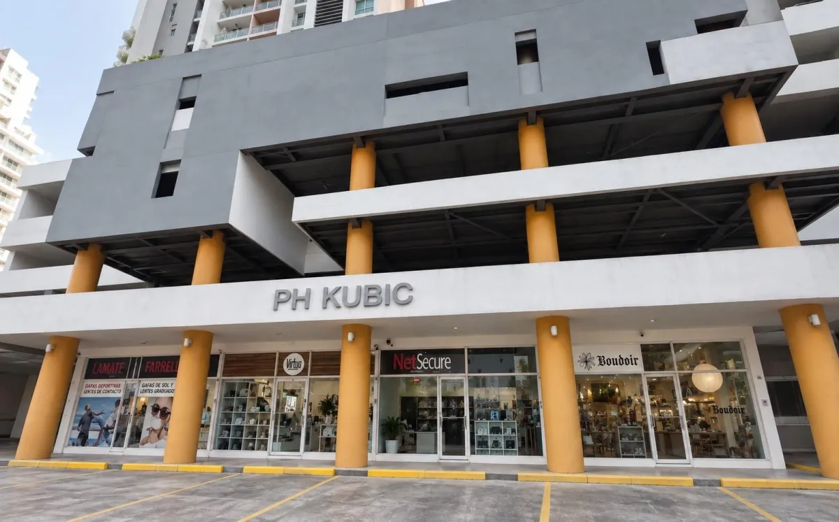 Commercial premises on the ground floor