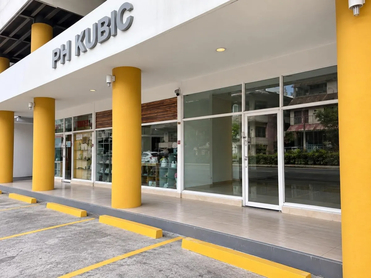Commercial premises on the ground floor