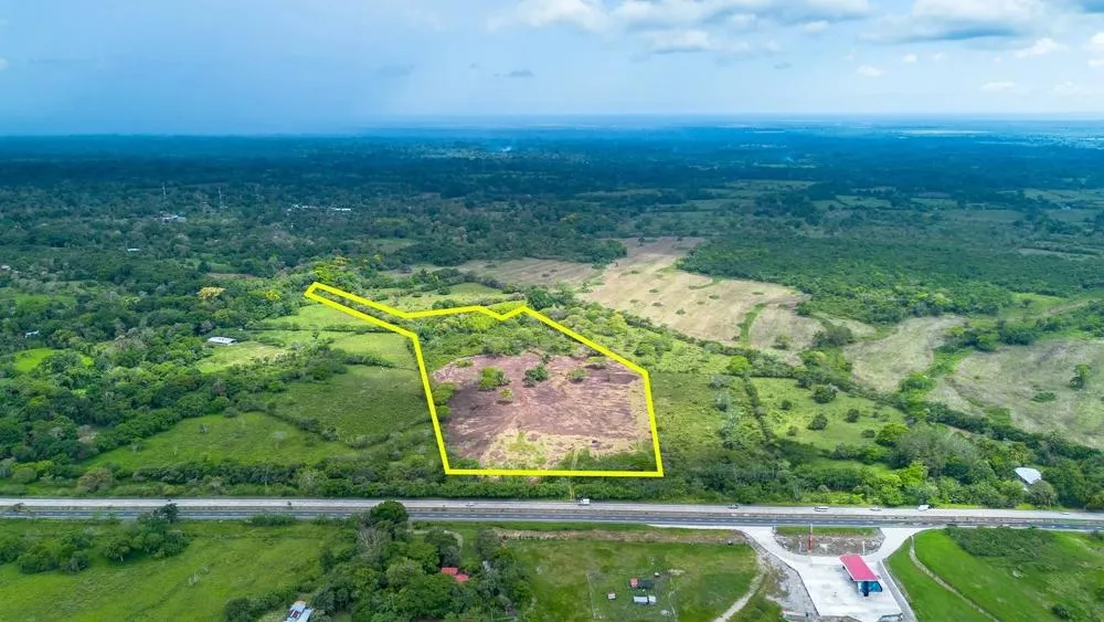 8 hectare land for sale with Pan-American Highway