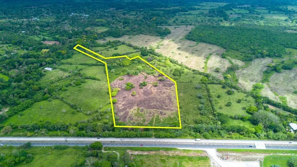 8 hectare land for sale with Pan-American Highway