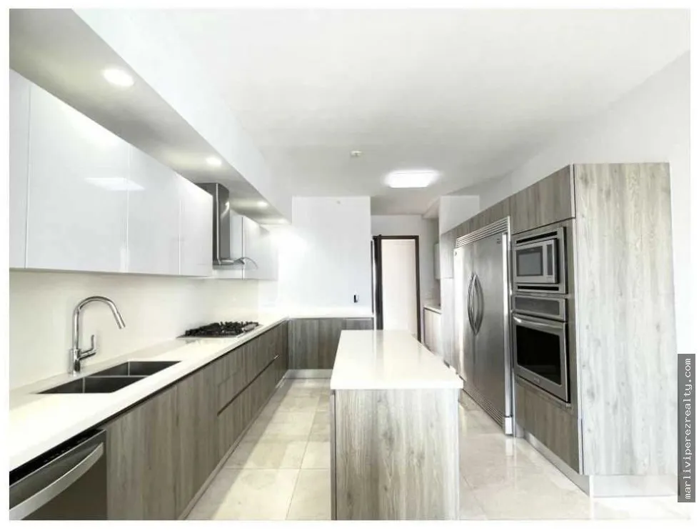 3-BEDROOM APARTMENT + DEN FOR RENT IN SANTA MARIA