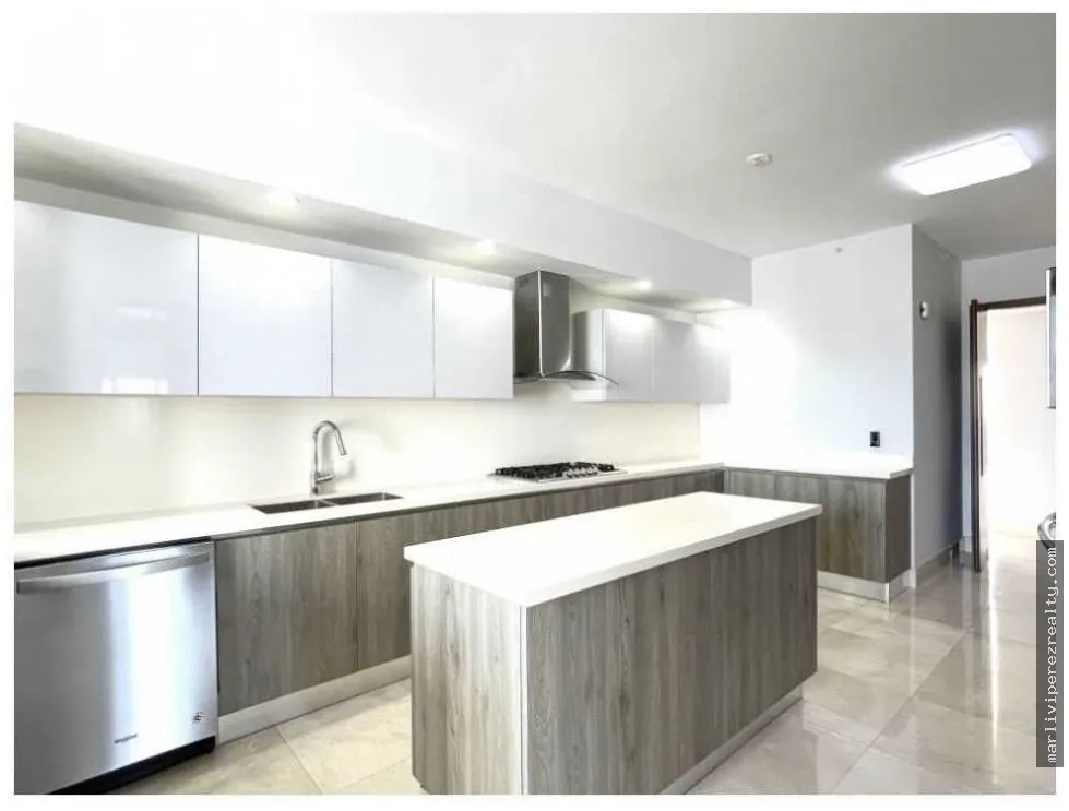 3-BEDROOM APARTMENT + DEN FOR RENT IN SANTA MARIA